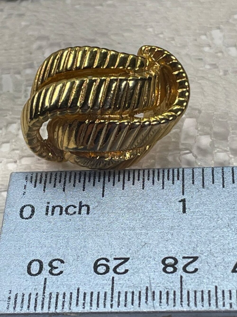 Vintage Gold Tone Ribbed Clip On Earrings Chunky Half Hoop Shrimp Textured 80s - Picture 9 of 10